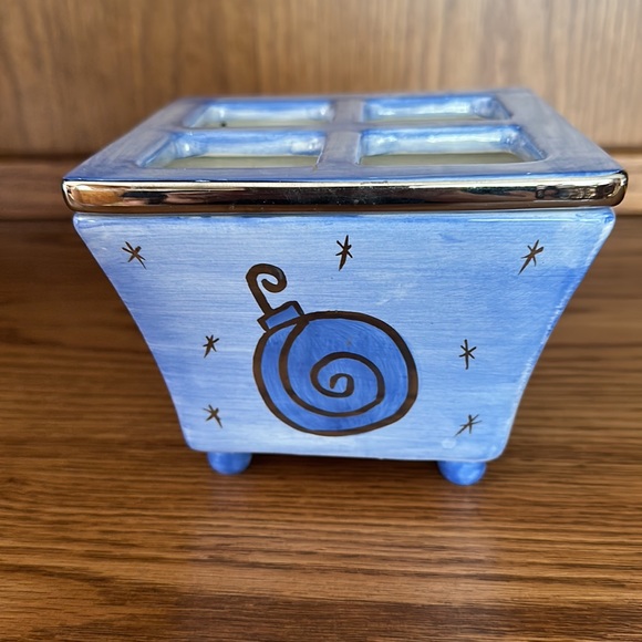 GAC, Christmas Candy Dish W/ Lid Glass Windows.Light Blue. 5.5x4.5.Rare. Footed - Picture 3 of 11